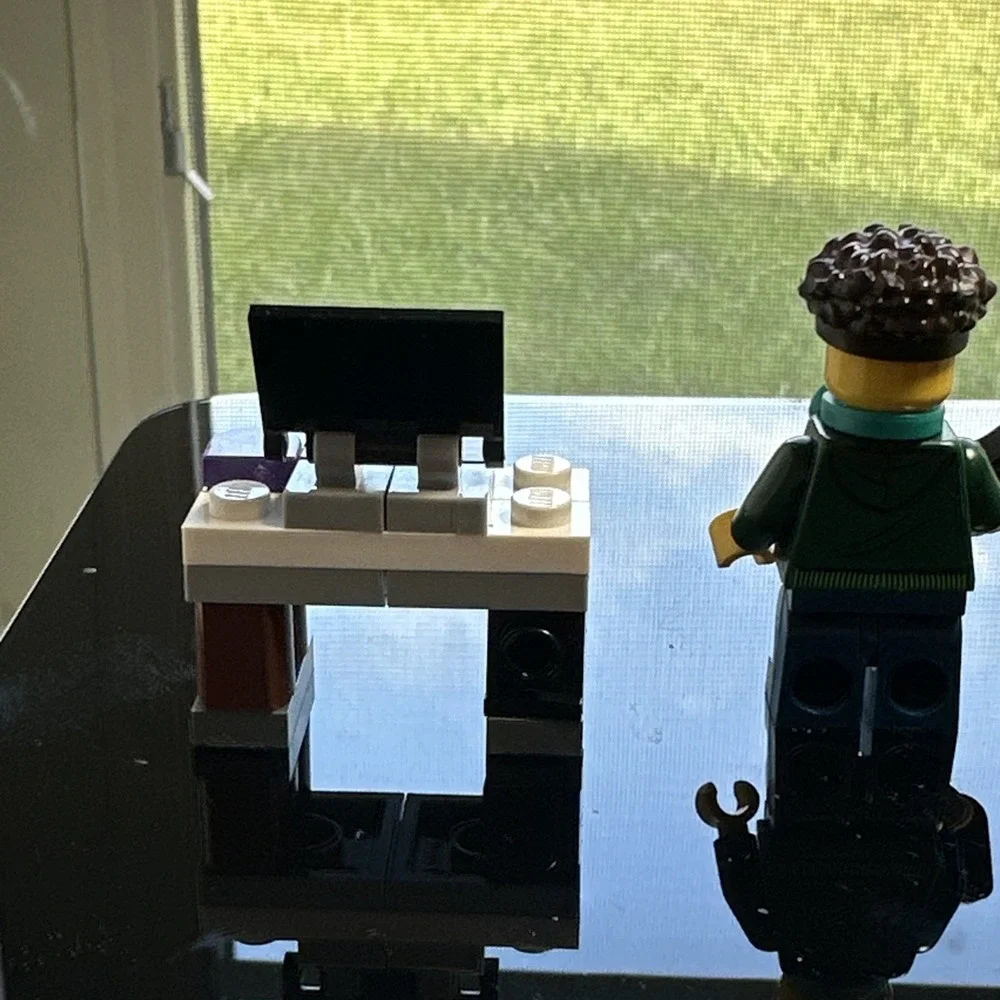 LEGO Gamer Minifigure Desk Laptop‎ Chair Controller Custom Build